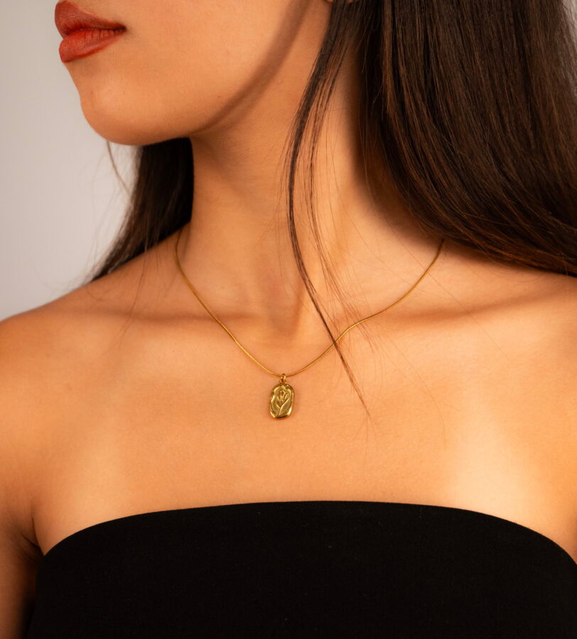 Collier femme Flower pendant necklace plaqué or 18 carats en acier inoxydable - Lumine Jewelry Maroc - Image 2