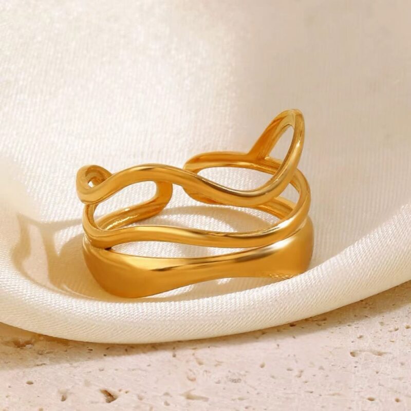 Wavy ring