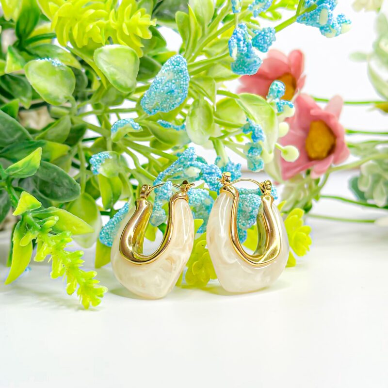 Curve Shell Hoops-White