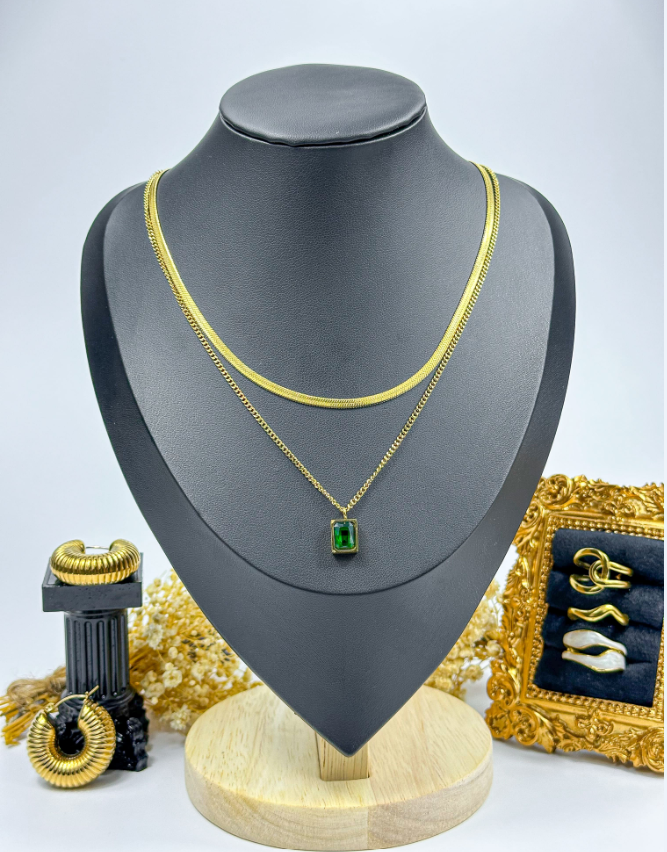 Emerald Élan Necklace – Green Pendant