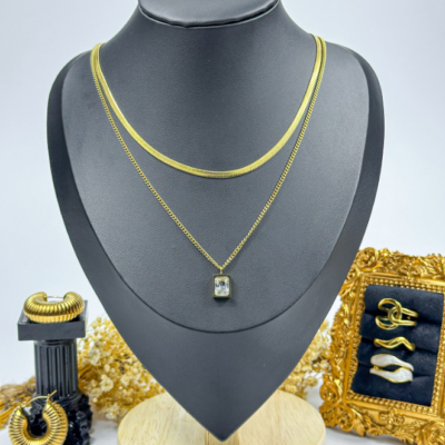 Emerald Élan Necklace – White Pendant