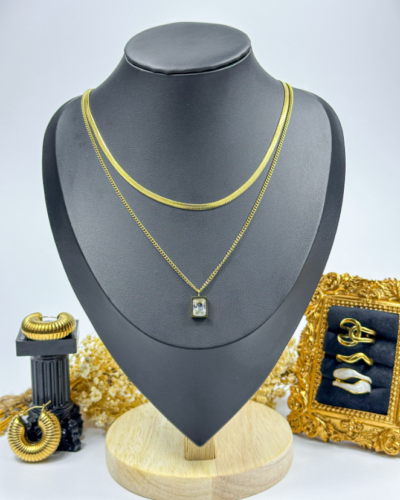 Emerald Élan Necklace – White Pendant