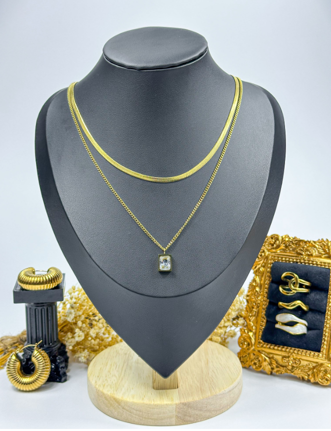 Emerald Élan Necklace – White Pendant