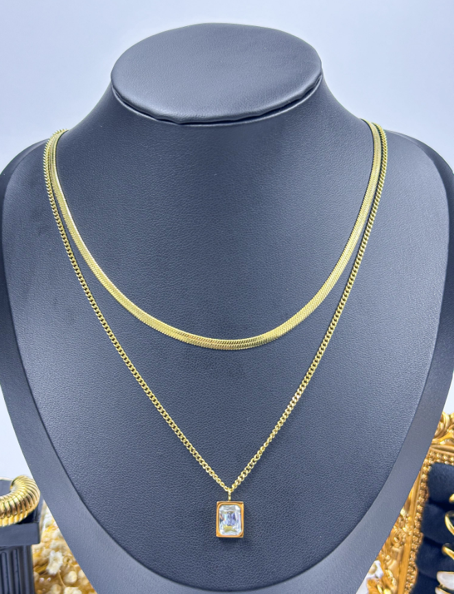 Emerald Élan Necklace – White Pendant – Image 2