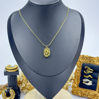 Flower pendant necklace