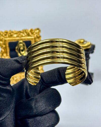 ribbed cuff bangle