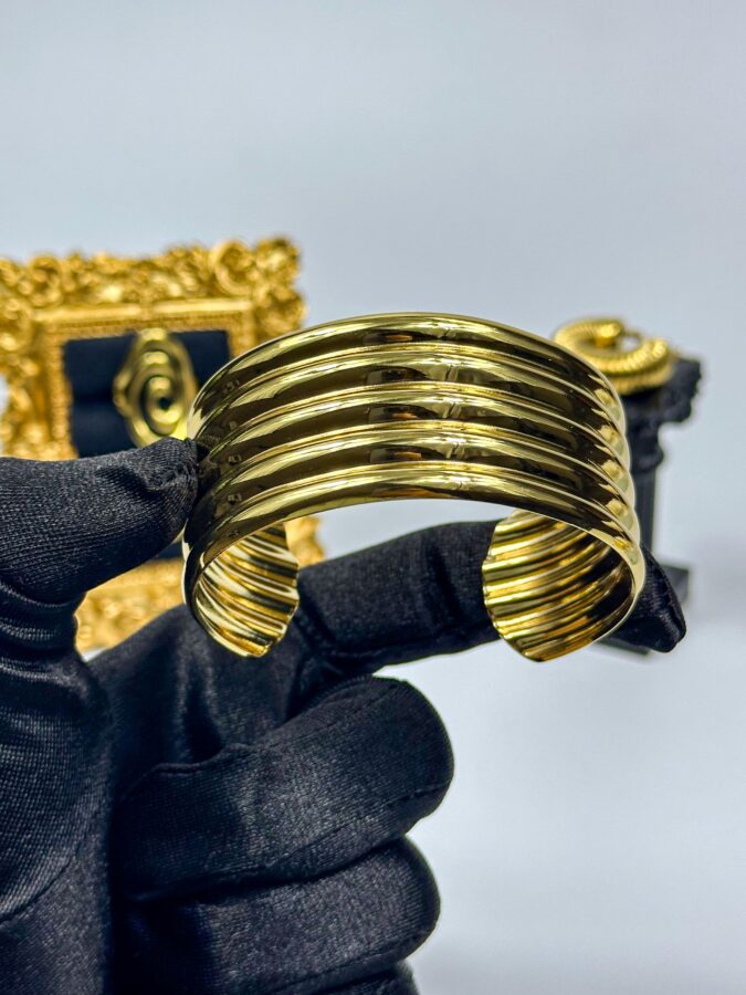 ribbed cuff bangle